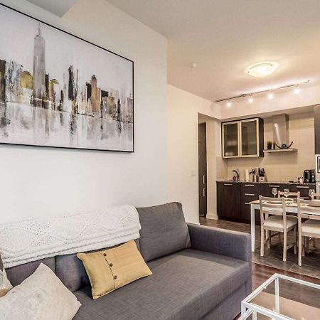 Aoc Suites - Two Bedroom Condo - City/Cn Tower View Toronto Esterno foto