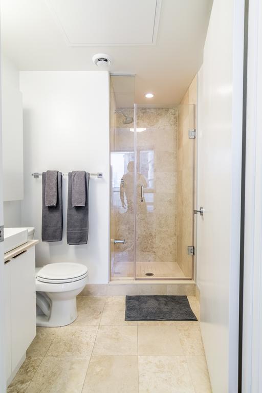 Aoc Suites - Two Bedroom Condo - City/Cn Tower View Toronto Esterno foto